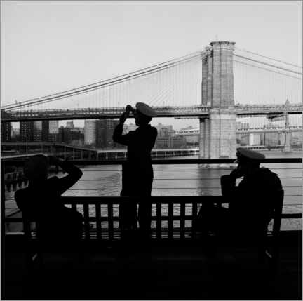 Acrylic print  Sailors in front of Broolyn Bridge in New York - Bernd Obermann